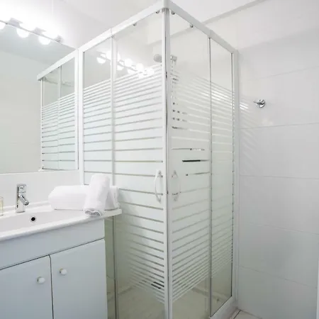 One Bdrm Flat With Balcony A/c-congress/beaches By Weekome
