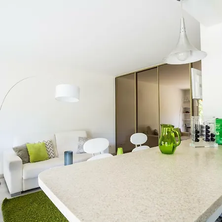 One Bdrm Flat With Balcony A/c-congress/beaches By Weekome Daire Cannes