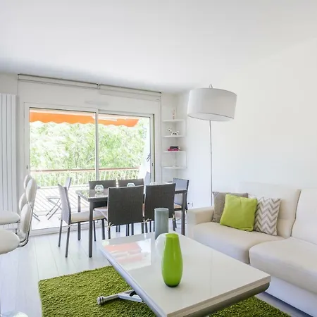 One Bdrm Flat With Balcony A/c-congress/beaches By Weekome