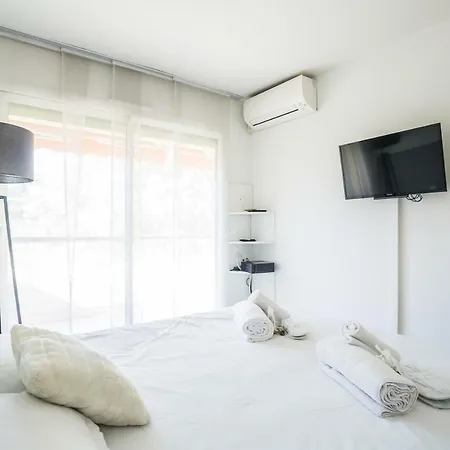 Apartment One Bdrm Flat With Balcony A/c-congress/beaches By Weekome Cannes