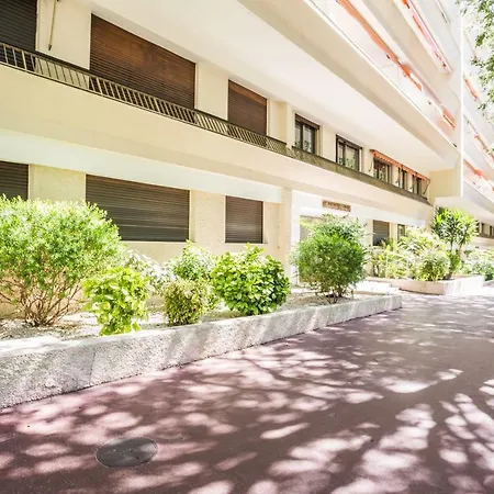 One Bdrm Flat With Balcony A/c-congress/beaches By Weekome Cannes